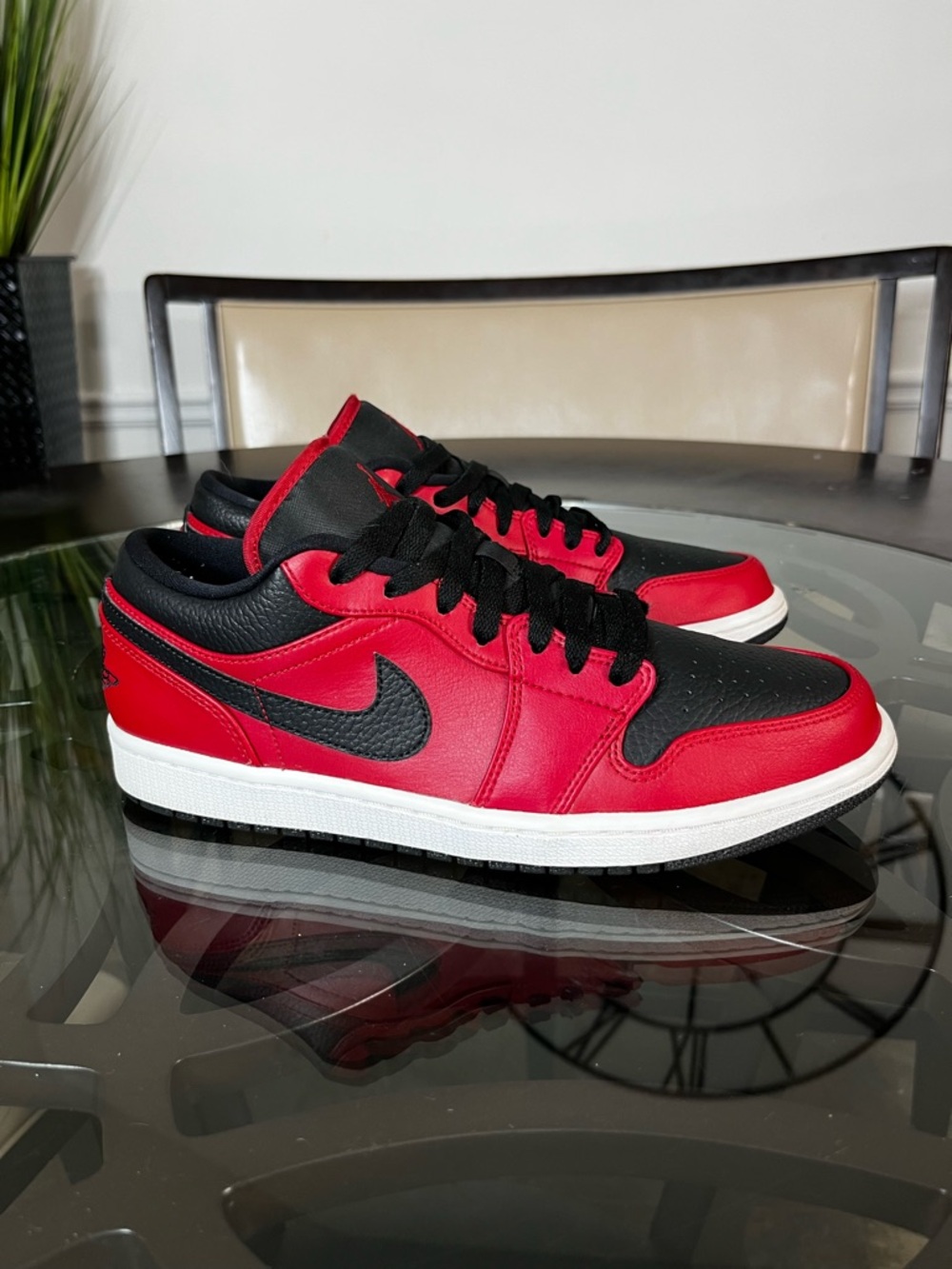 Nike Air Jordan 1 Retro Low Reverse Bred Pebbled Swoosh Size 9